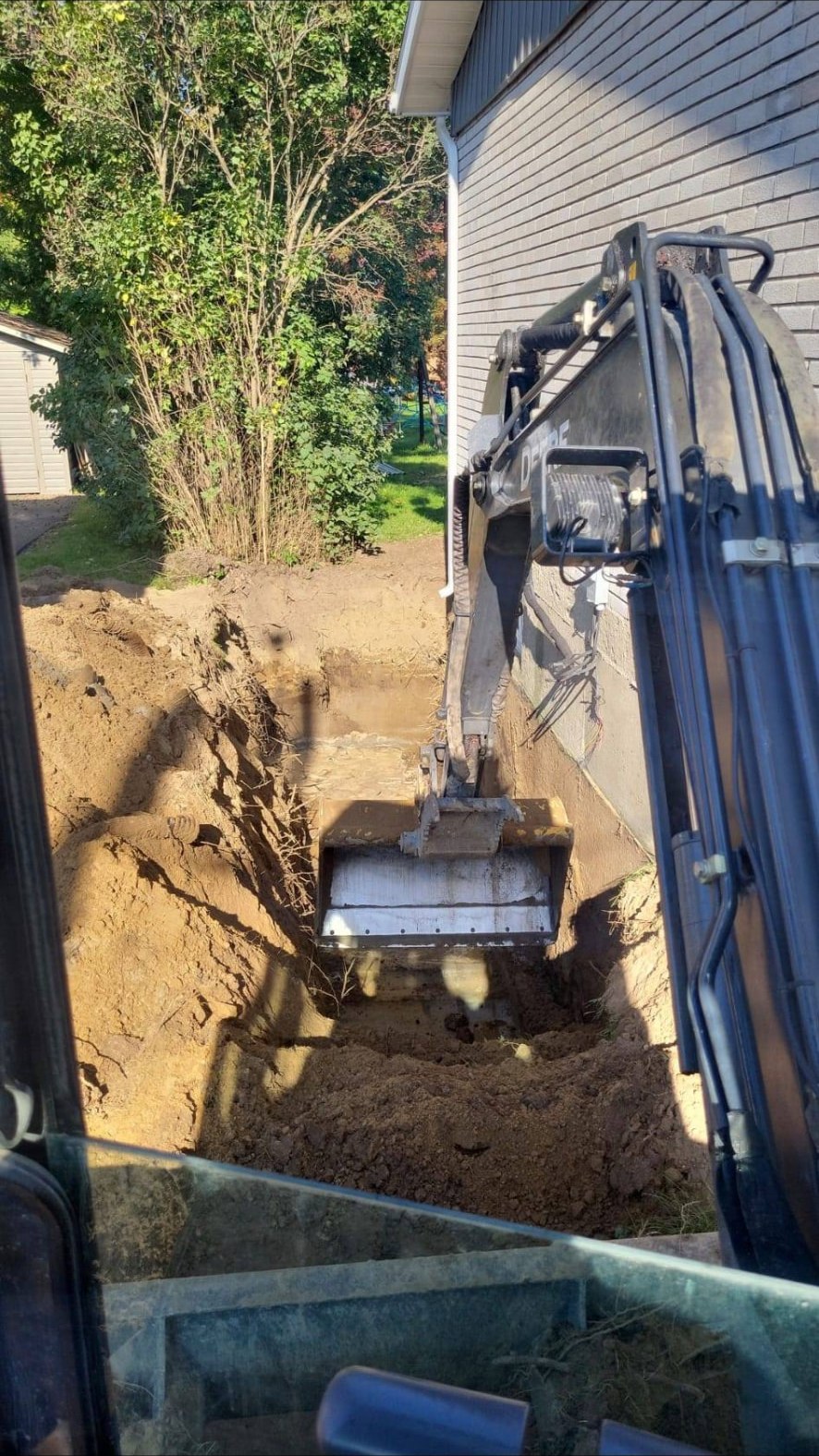 Excavation dans une cour latérale